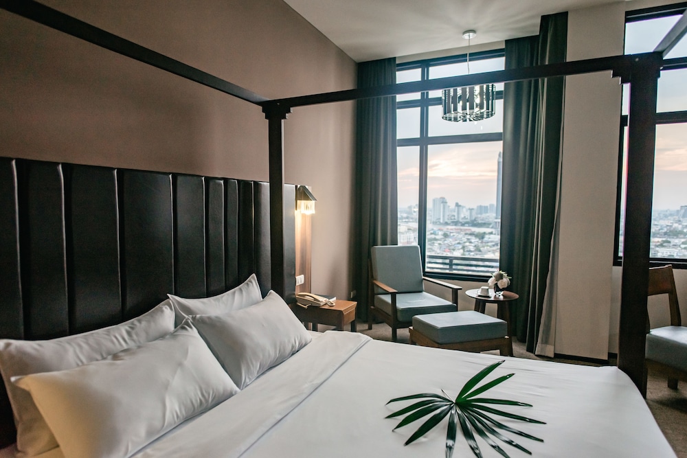 DELUXE SUITE
