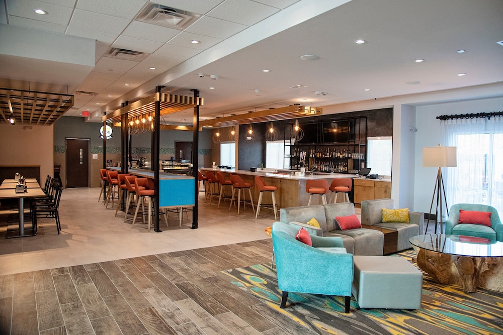 Holiday Inn Suites Savannah Airport Pooler 61/74
