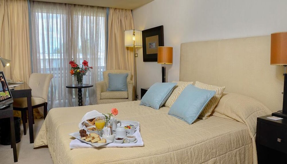 Plaza Resort Hotel 25/74