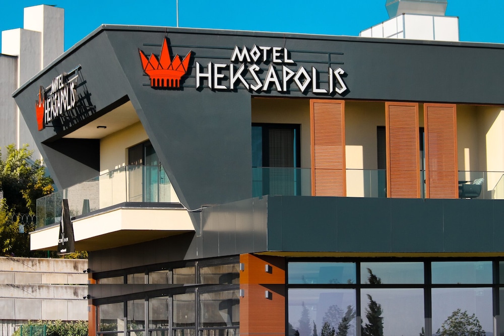 Motel Heksapolis 2/50