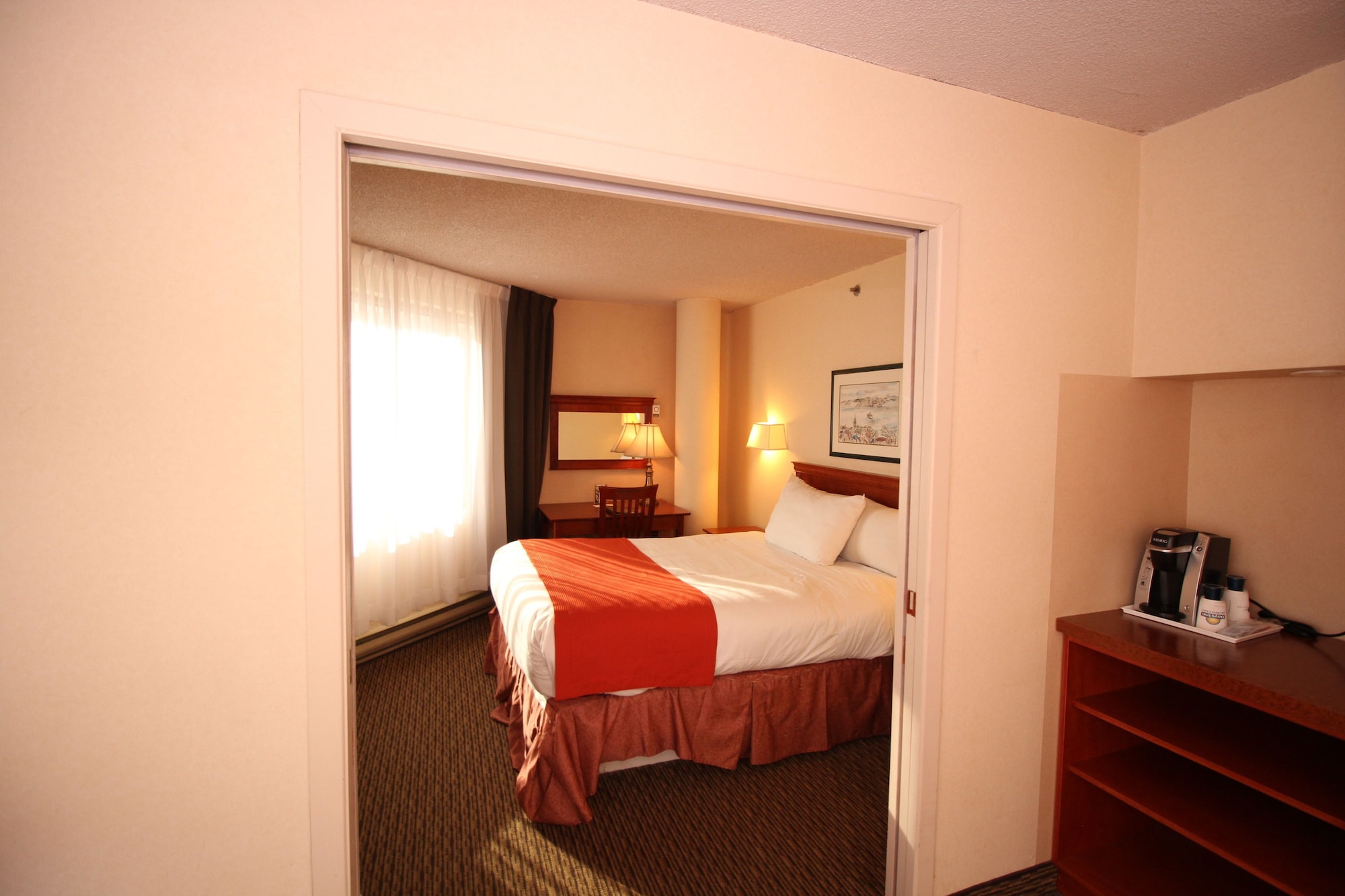 غرفة قياسية بسرير كوين مع أريكة، Hotel Chrome Montreal Centre Ville 3/4