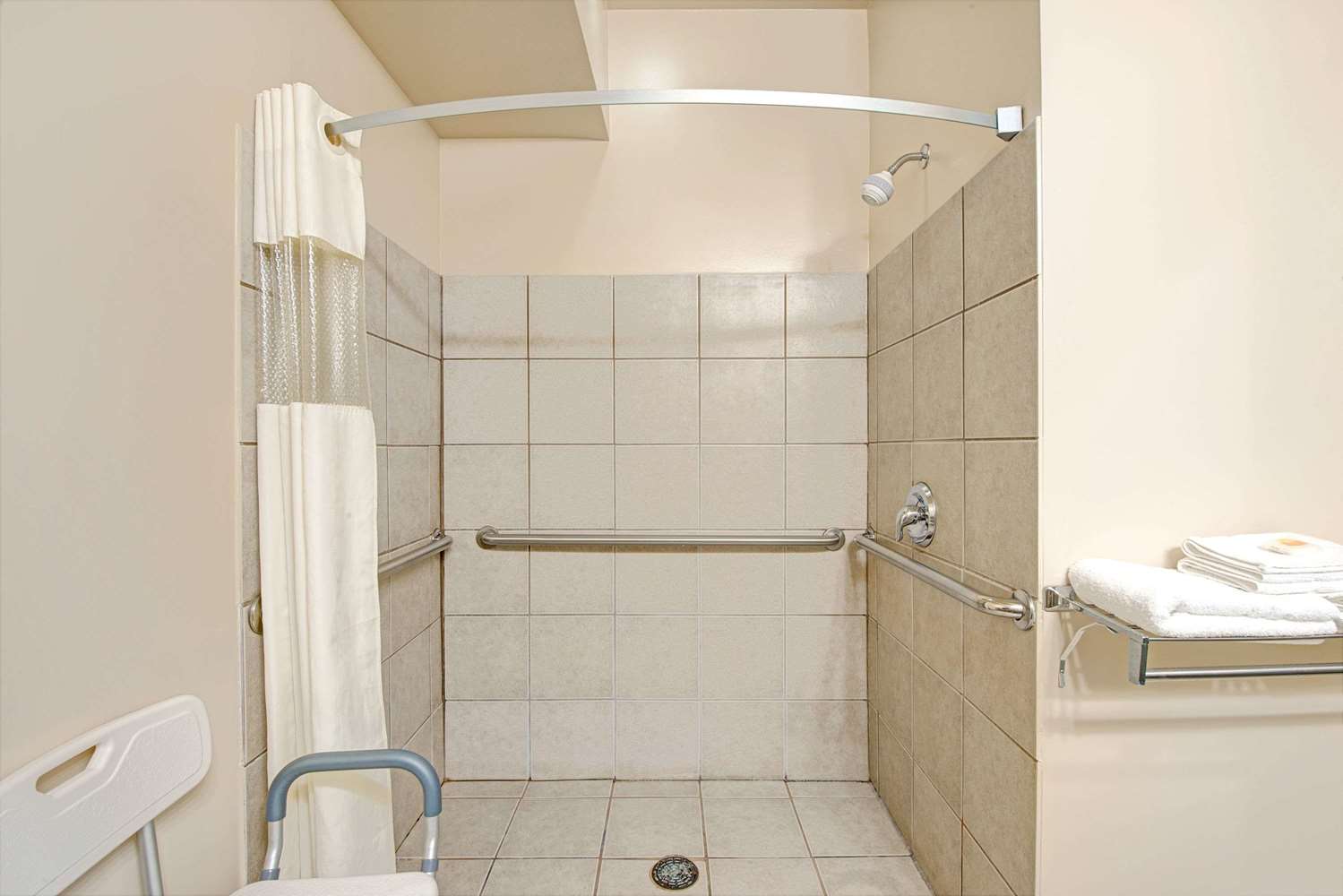 Days Inn by Wyndham Downtown St. Louis 24/24