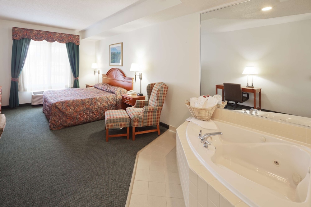 Country Inn and Suites by Radisson Prairie du Chien 7/36