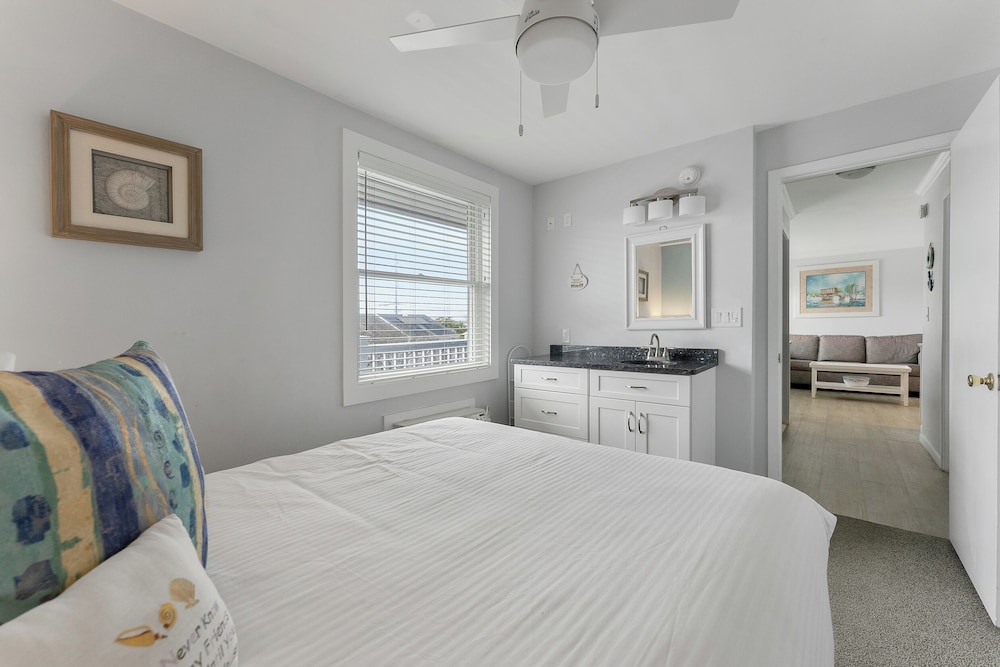 2 Bedrooms, Queen Bed, Sofa