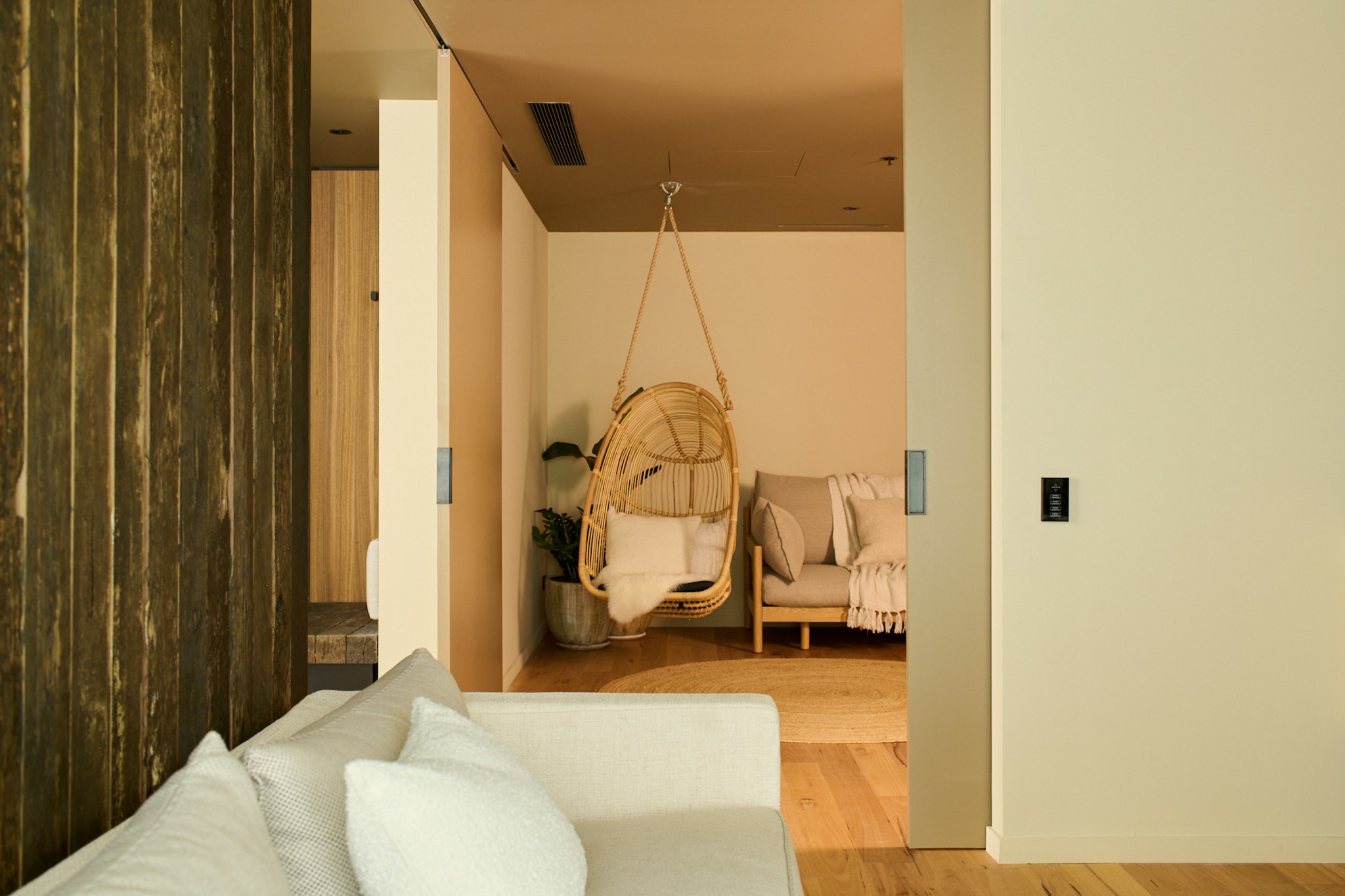 Finch, Suite