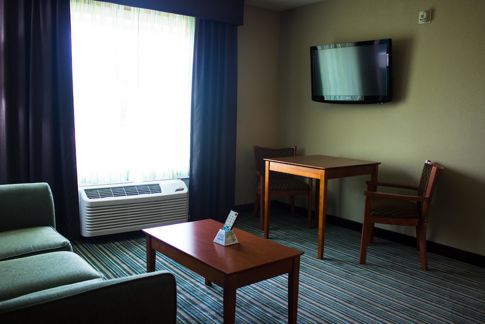 Best Western Plus Menomonie Inn & Suites 29/39