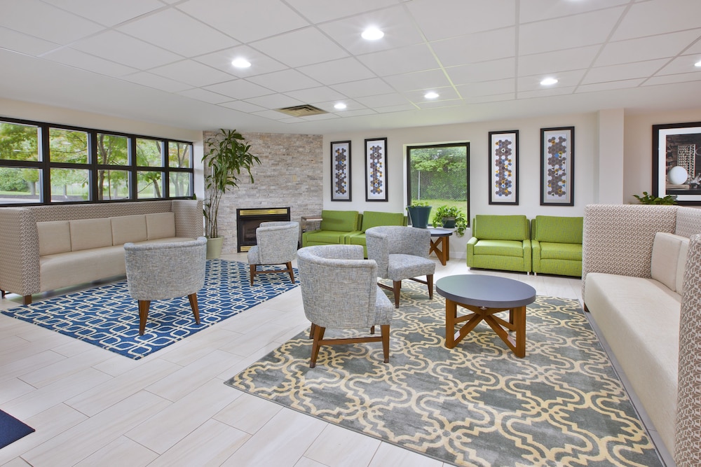 Holiday Inn Express Hotel And Suites Cincinnati Northeast Milford 47/49