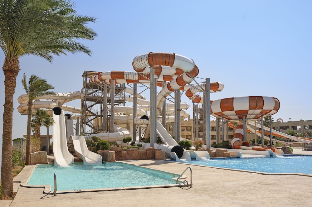 Coral Sea Water World Resort 60/73
