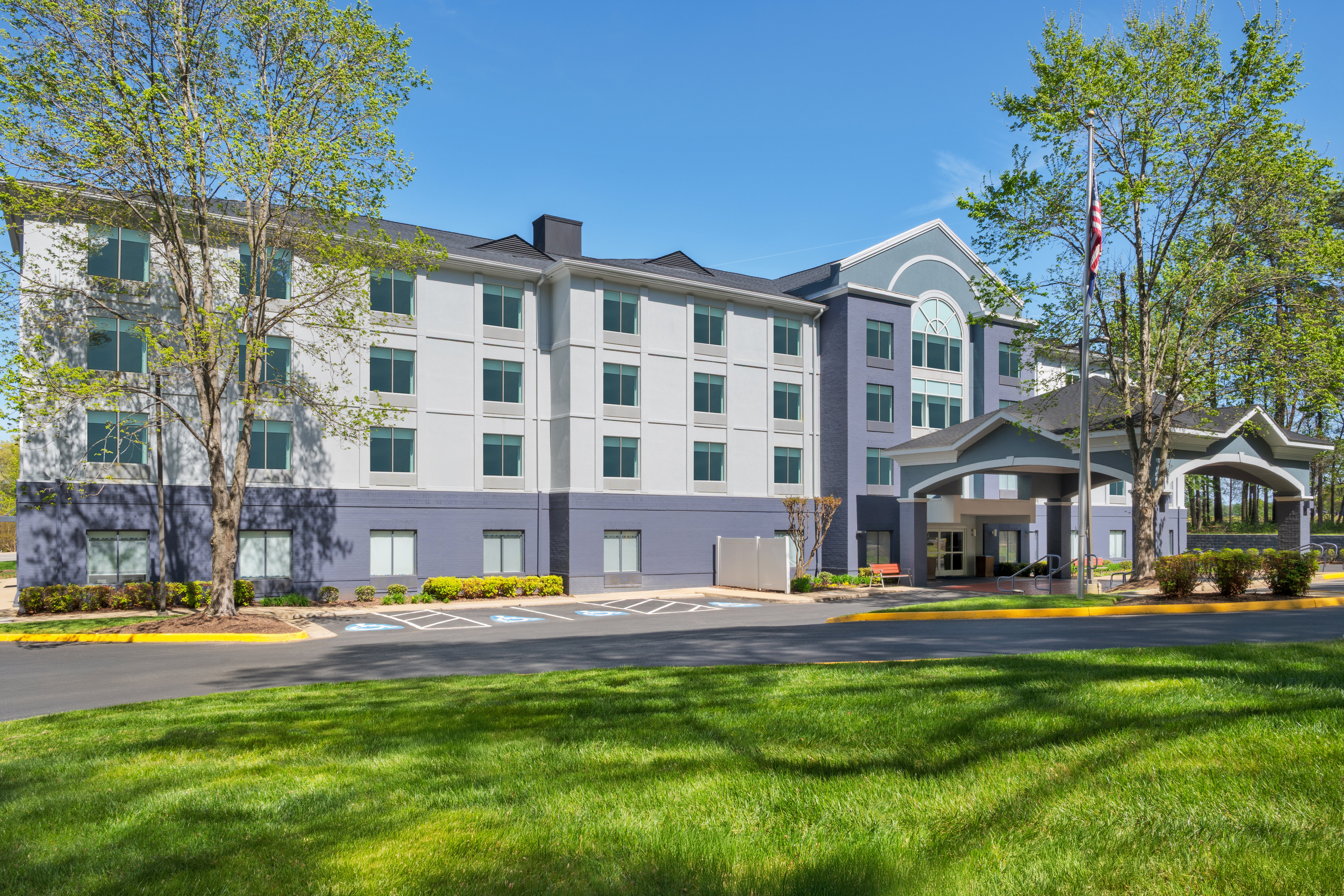 Holiday Inn Express & Suites Richmond Brandermill Hull Street 3/41
