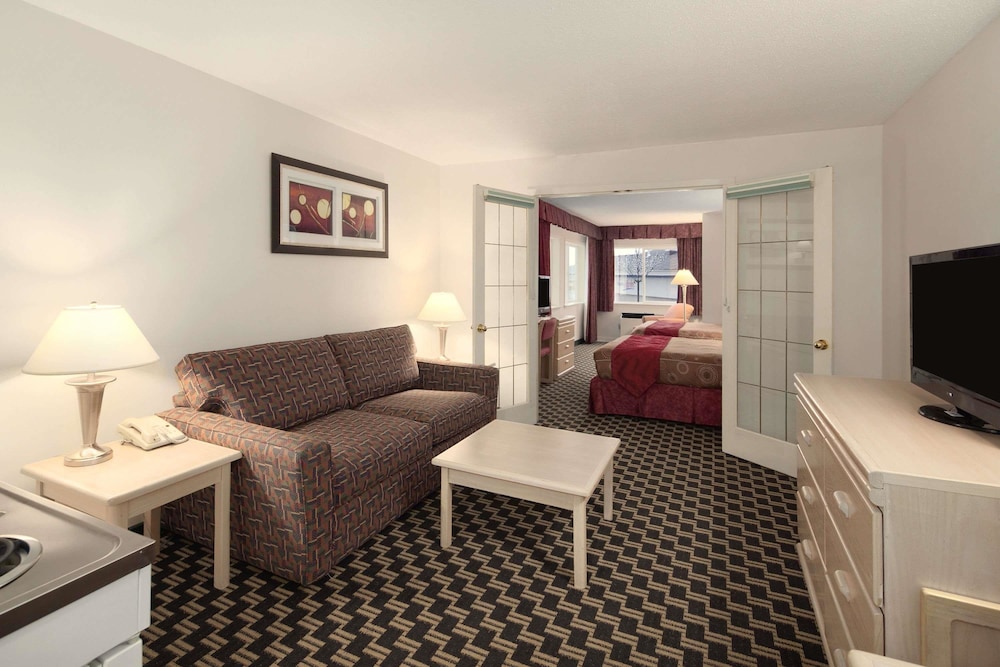 Travelodge by Wyndham Nanaimo 16/25