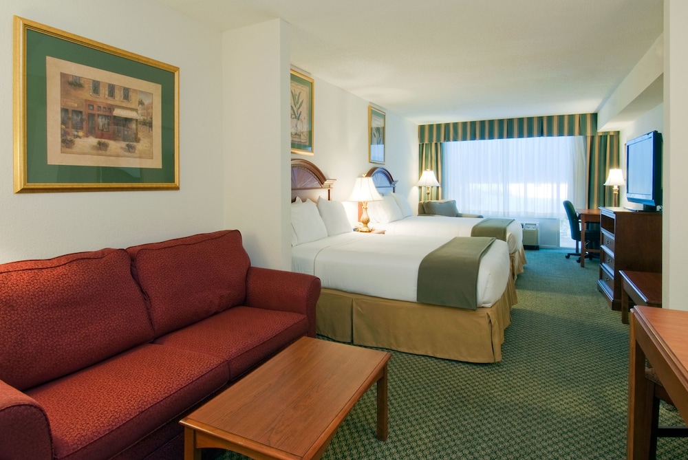 Holiday Inn Express Hotel Suites Emporia 43/51