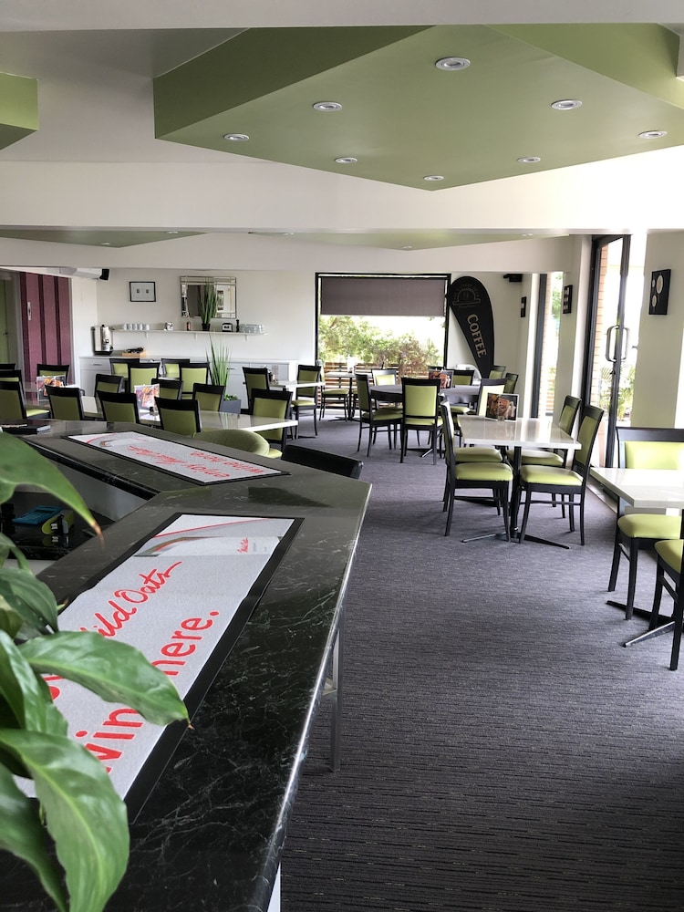 Golden West Motor Inn 34/43