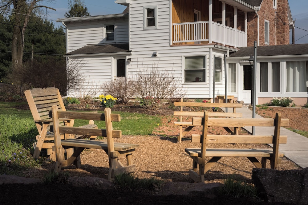 Frush Farm Bed & Breakfast 42/48