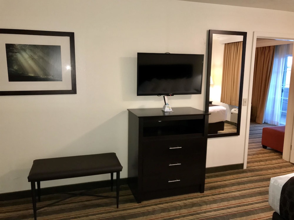 Best Western Visalia Hotel 36/55