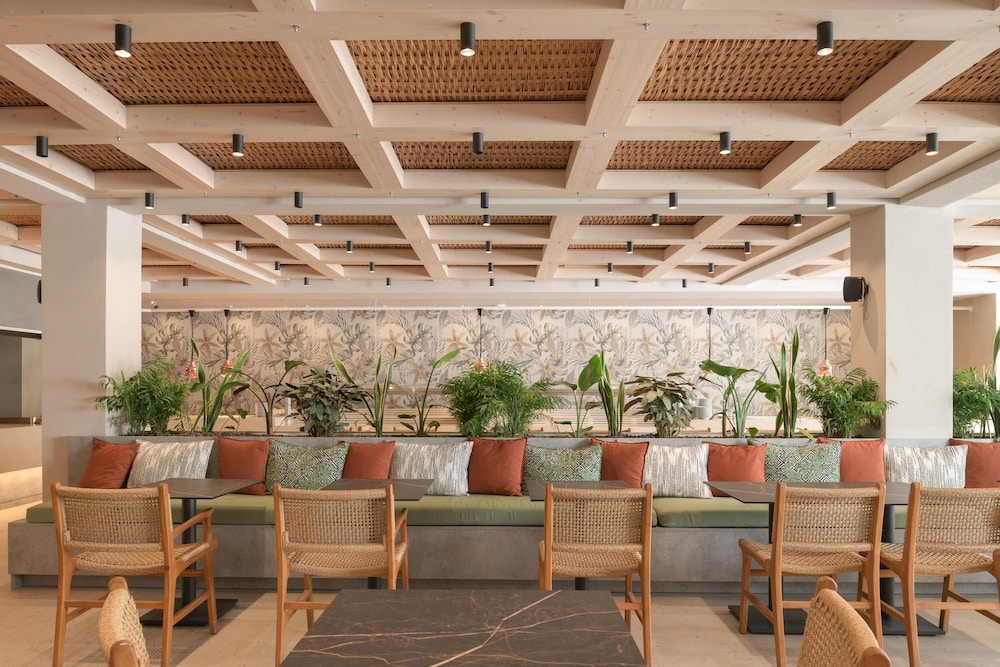 Sergios Hotel 43/63