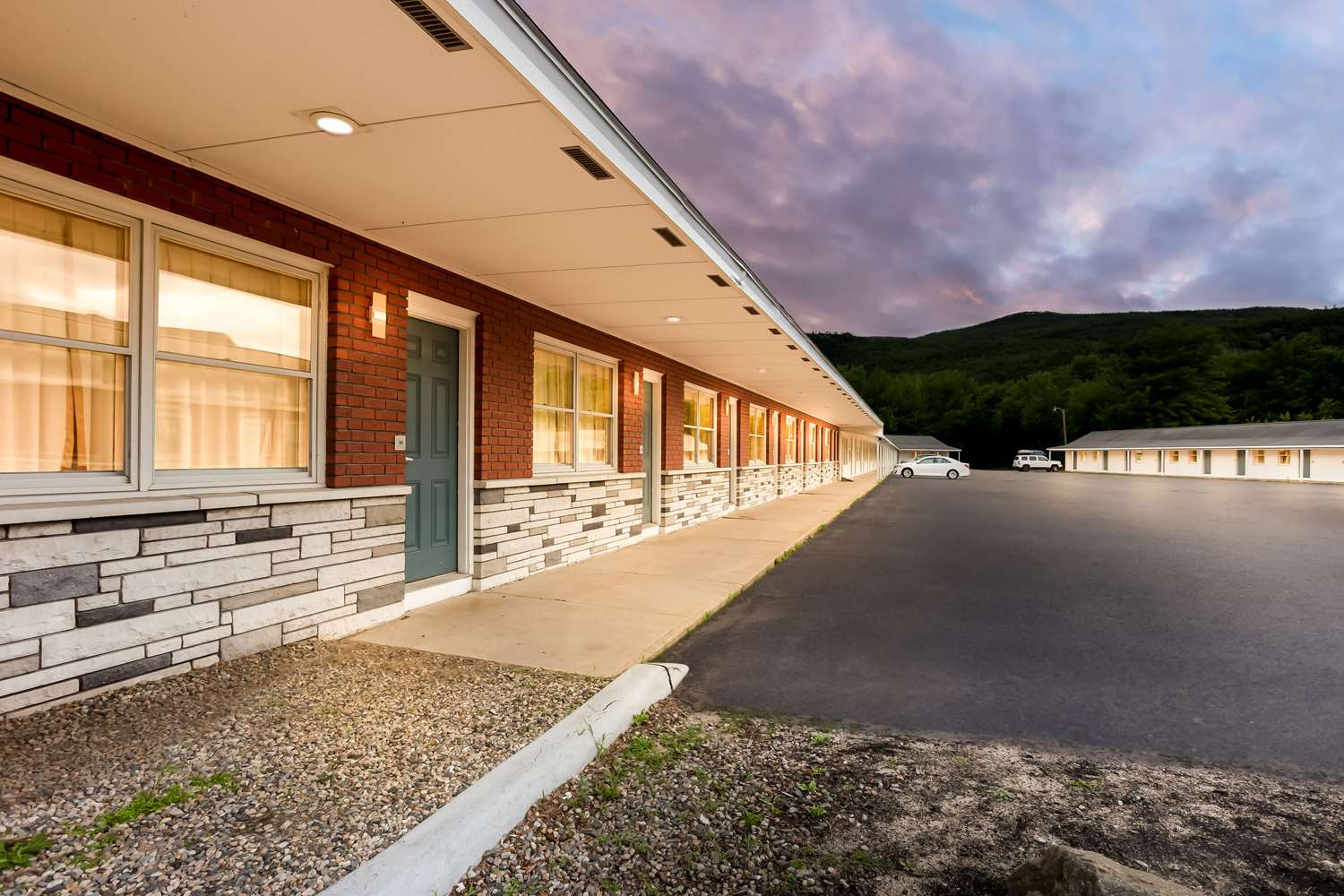 Rodeway Inn Gorham Riverside 32/33