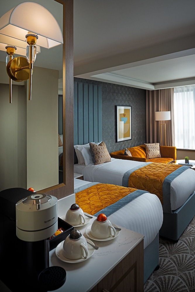 غرفة عائلية بسرير كينج وسريرين منفصلين، The Savoy Hotel 6/9