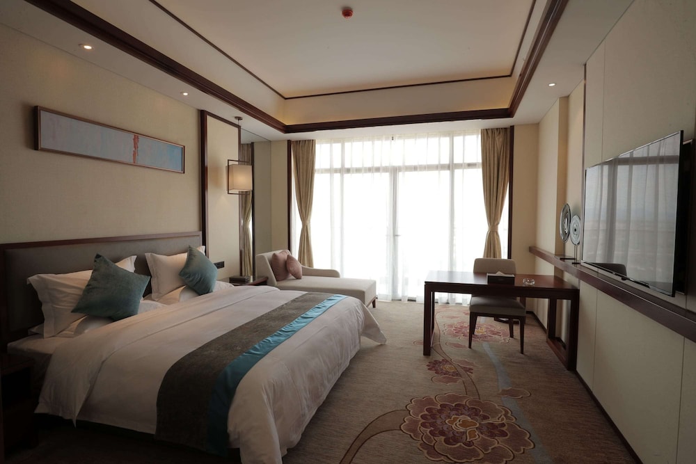 EXECUTIVE, SUITE, KING BED