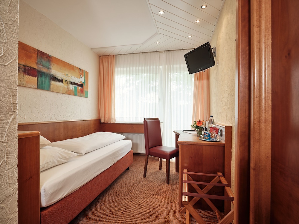 Badhotel Restaurant Stauferland 32/75