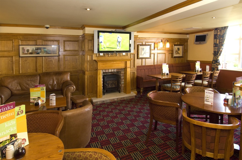 Premier Inn Gloucester Business Park 23/35