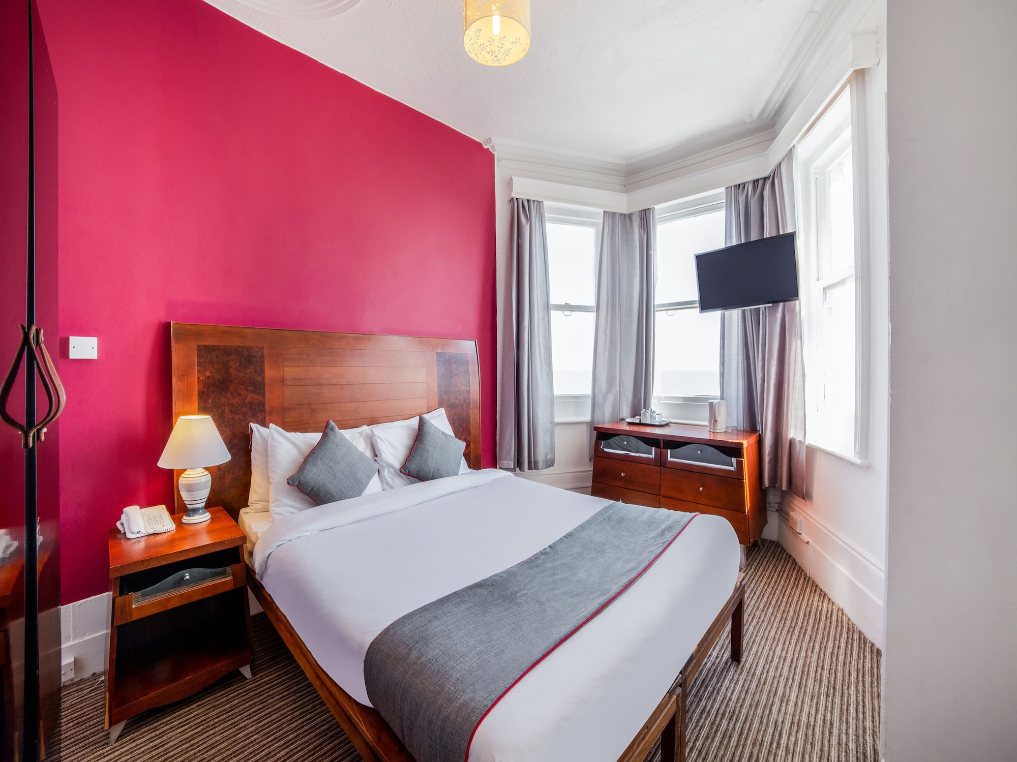 غرفة قياسية بسرير مزدوج بإطلالة على البحر، OYO The Strand Hotel 2/7
