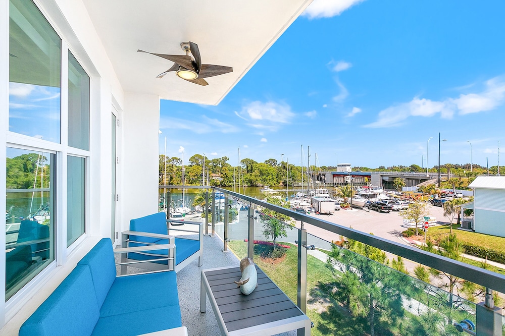 Cape Crossing Resort & Marina 7/68