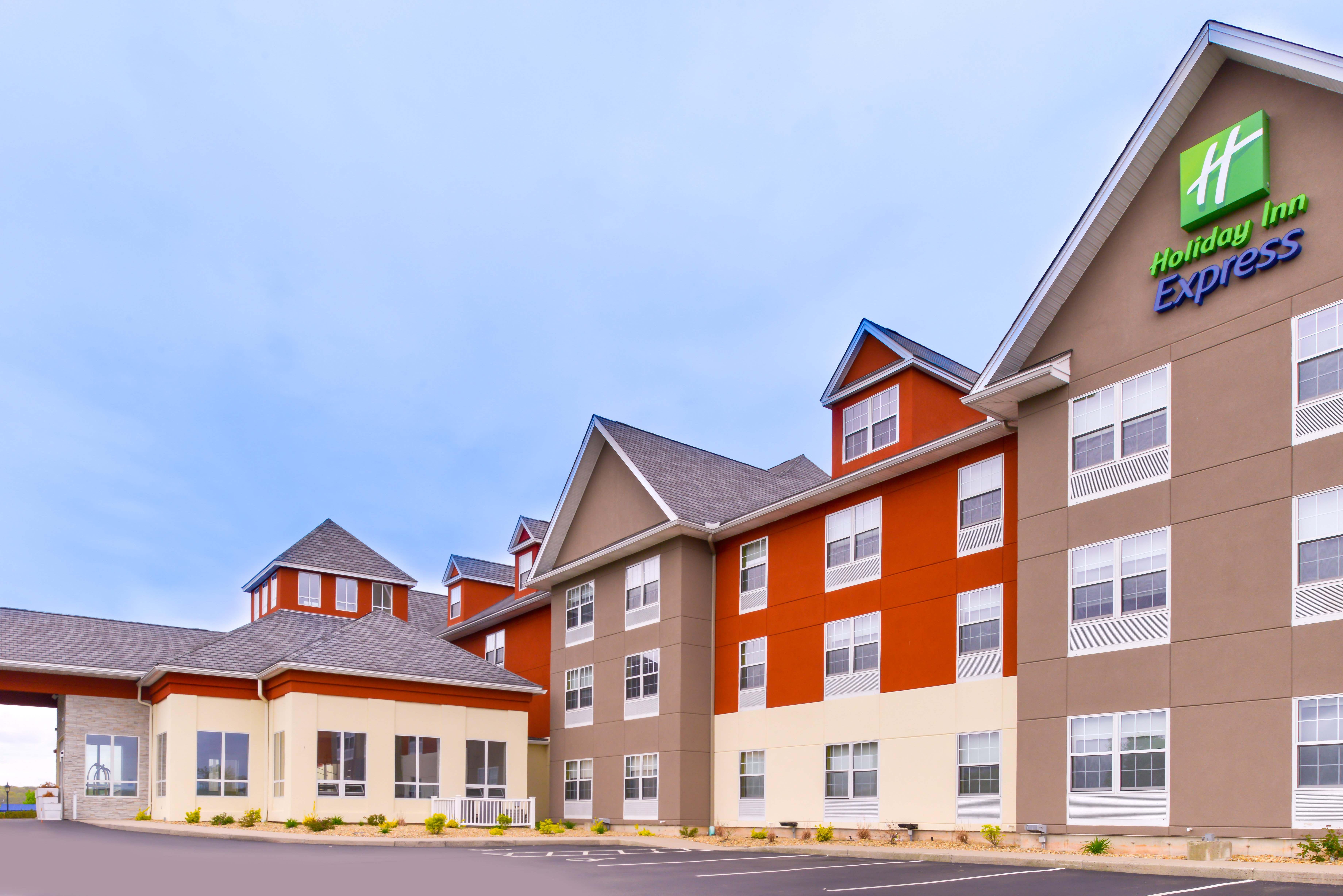 Holiday Inn Express Mystic 2/45