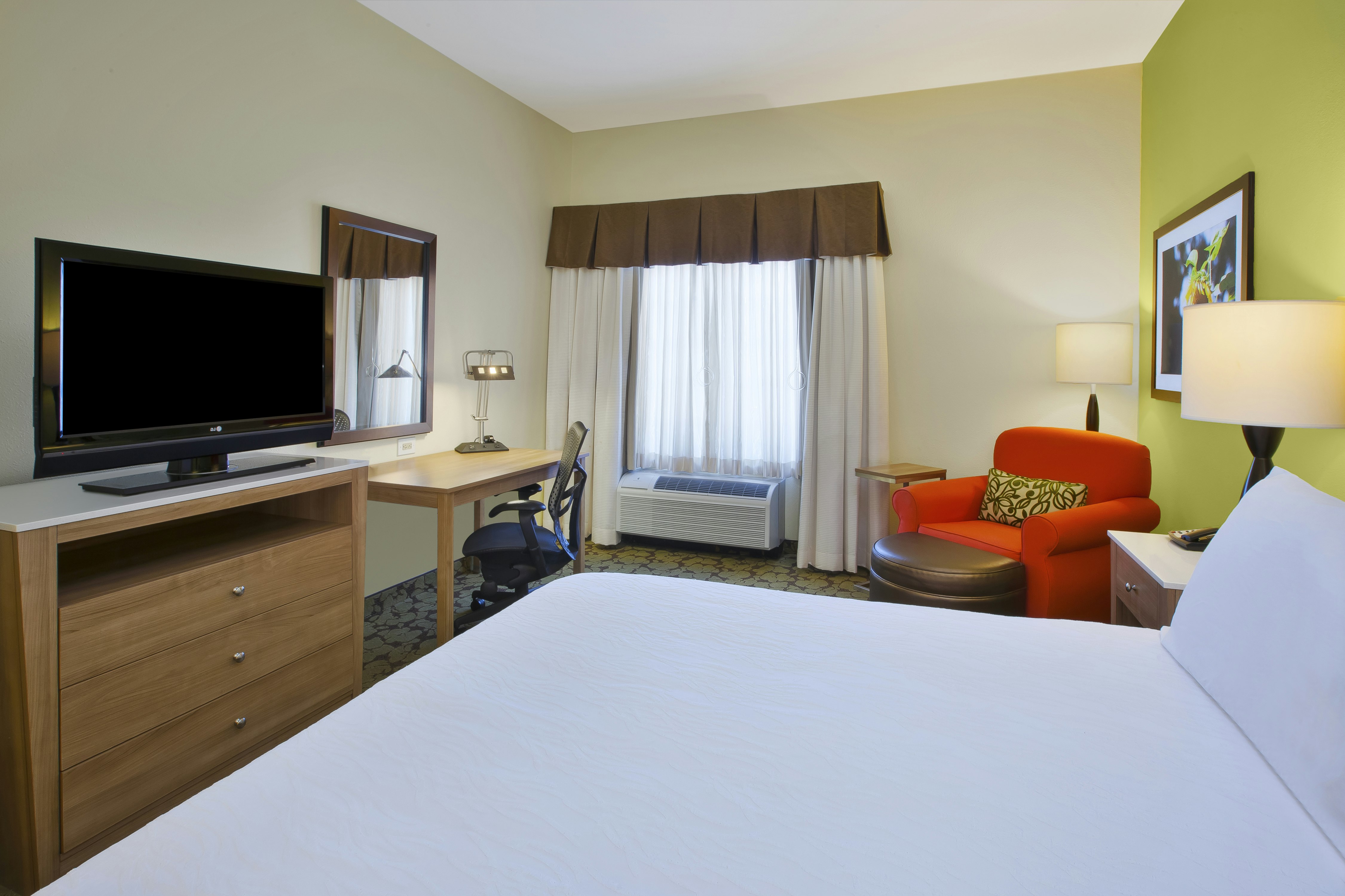 DELUXE, KING BED, LAKE VIEW