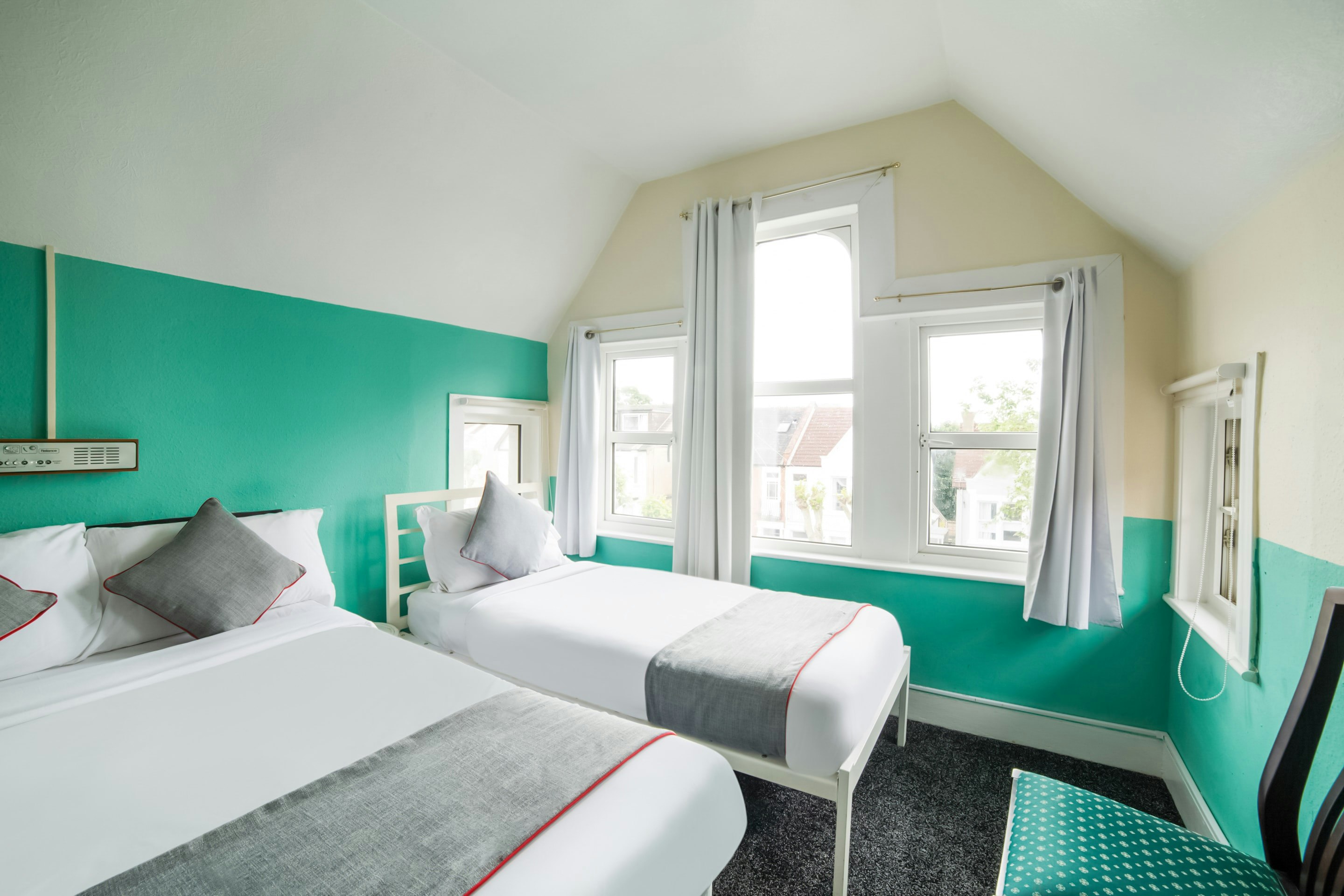 Devine Beach Hotel, Westcliff Southend-On-Sea 30/50