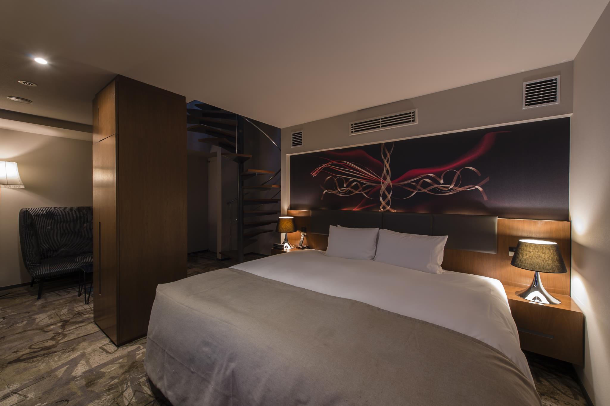 Suite, Double or Twin Bed