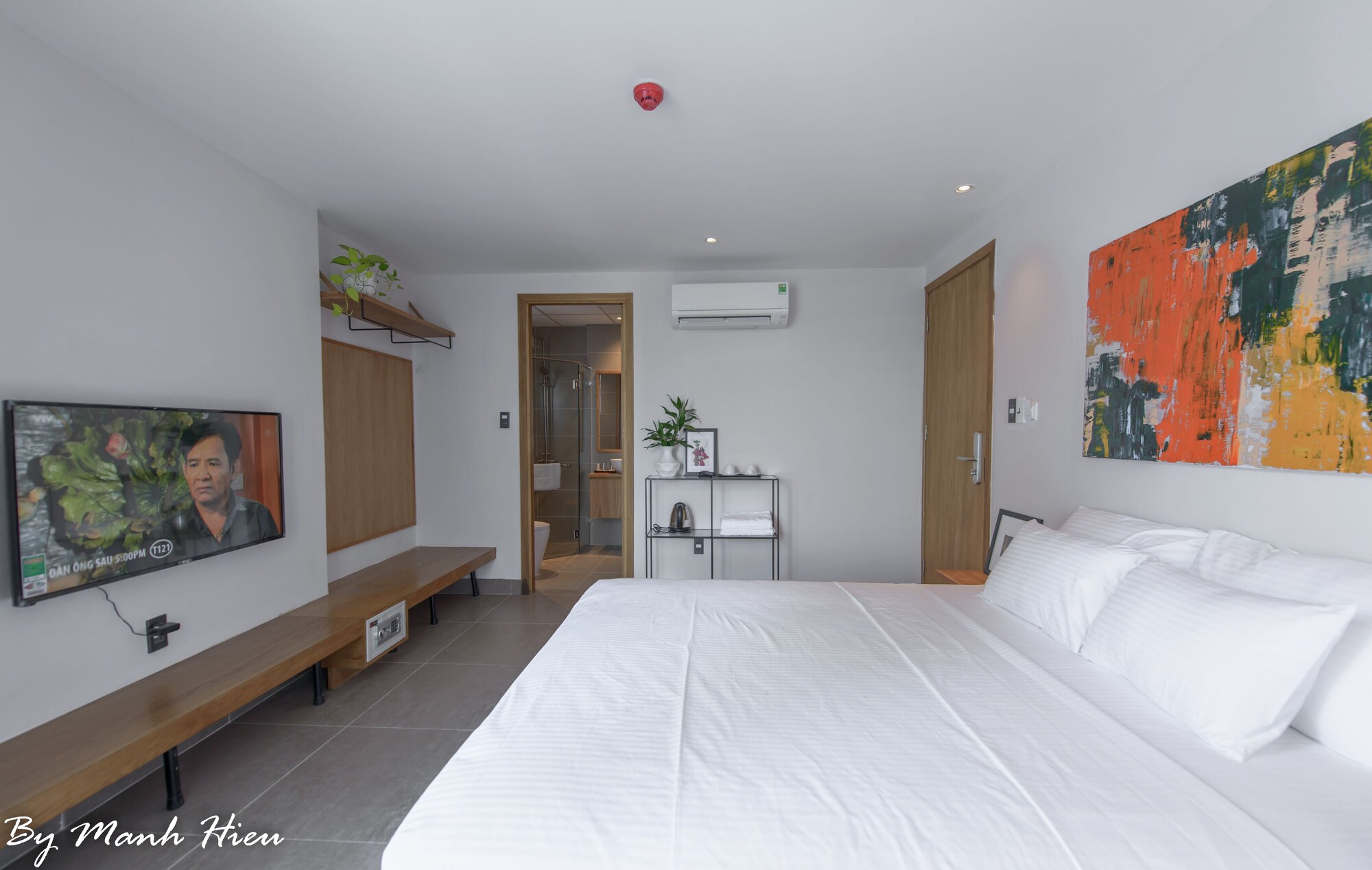 COZY, DOUBLE BED