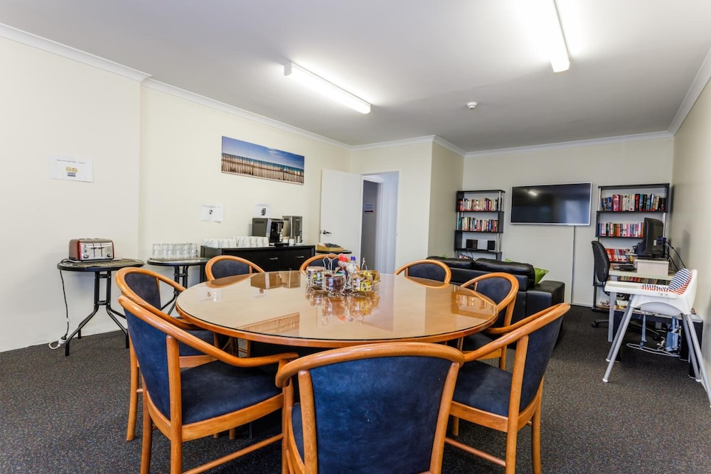 Perth Ascot Central Apartment Hotel 48/68