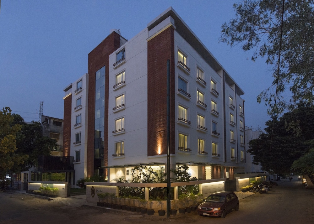 Eastin Residences Vadodara Apartment Hotel 32/35