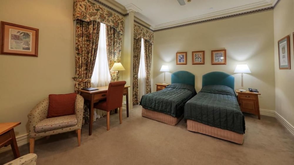 Royal Exchange Hotel 46/67
