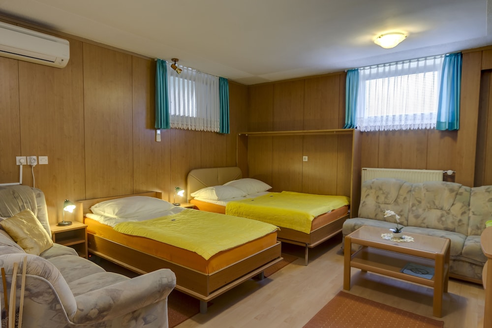Basement, Twin Beds, Sofa