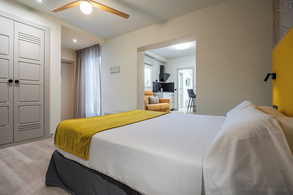 2 BEDROOMS, DELUXE, APARTMENT