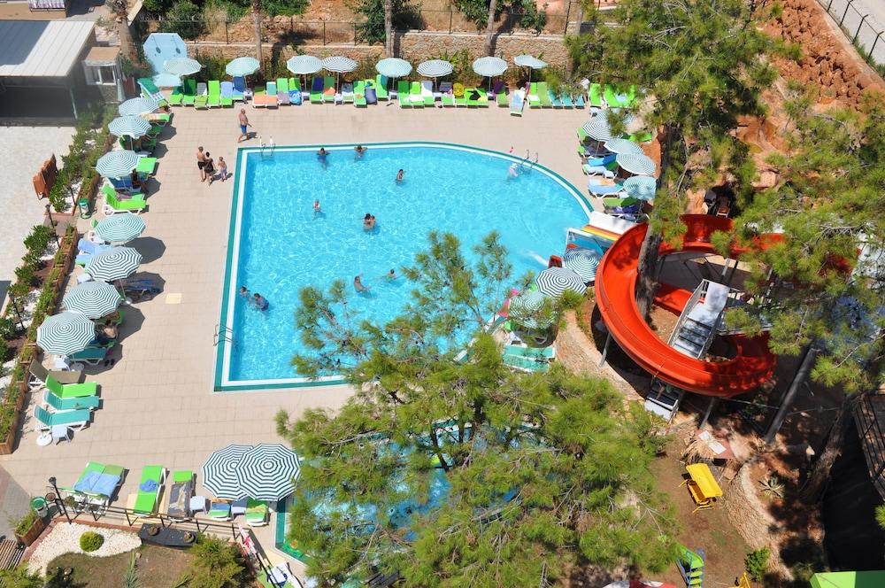 Green Life Hotel 24/28