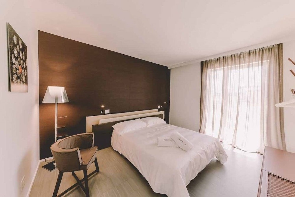 Suite 10 Home Design & Spa 18/69