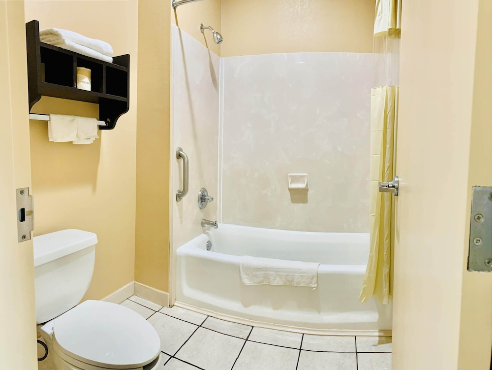 Weston Inn Suites 13/55