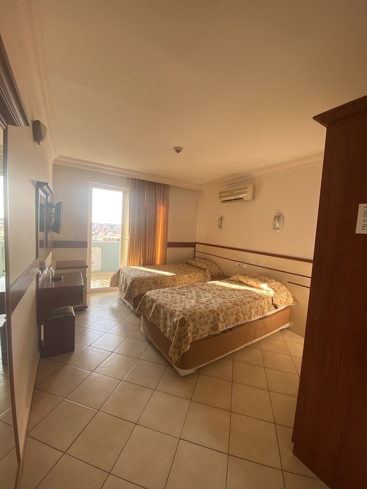 Lavinia Apart Hotel 20/66
