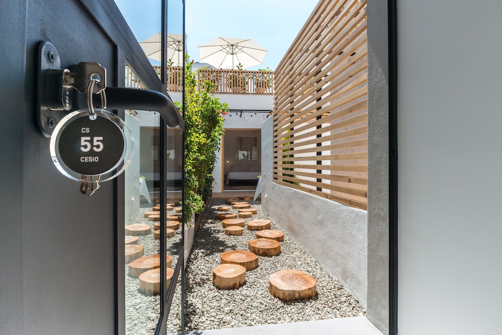 Sodium Hotel Boutique 40/50