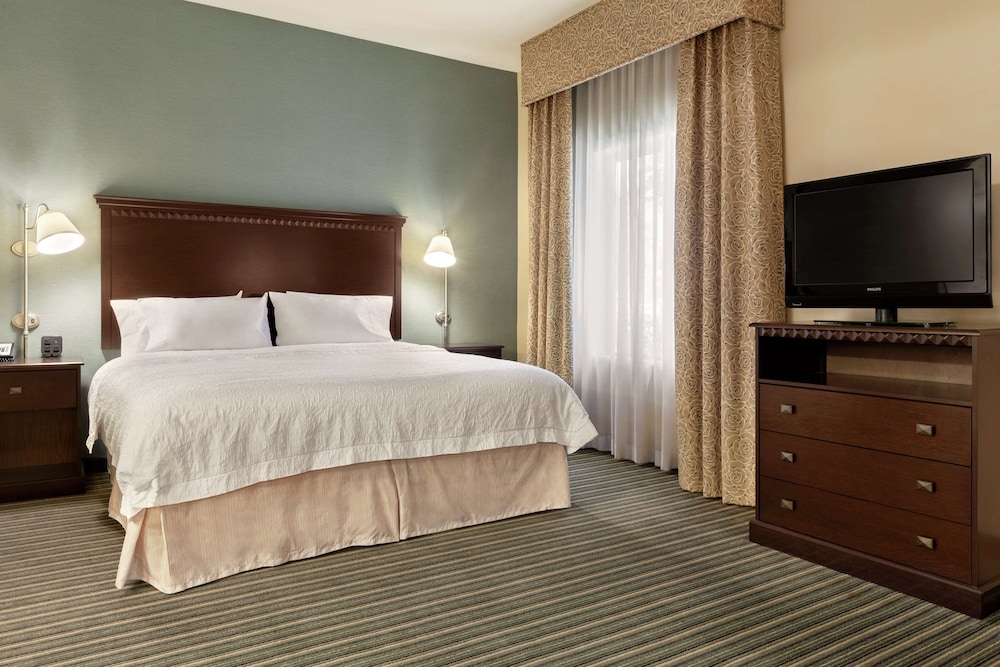 Hampton Inn Suites West Sacramento 16/62