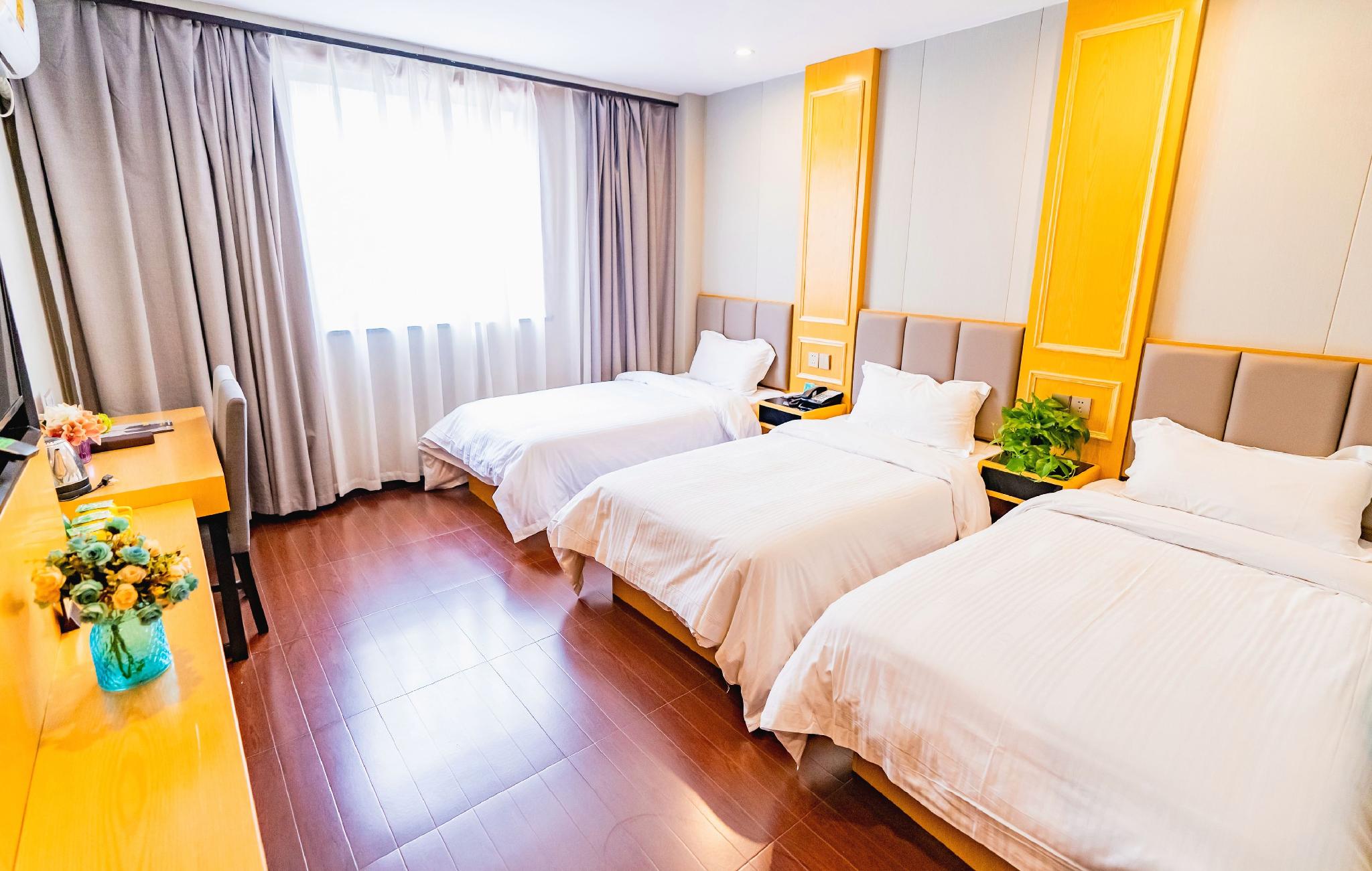 ROOM, TRIPLE