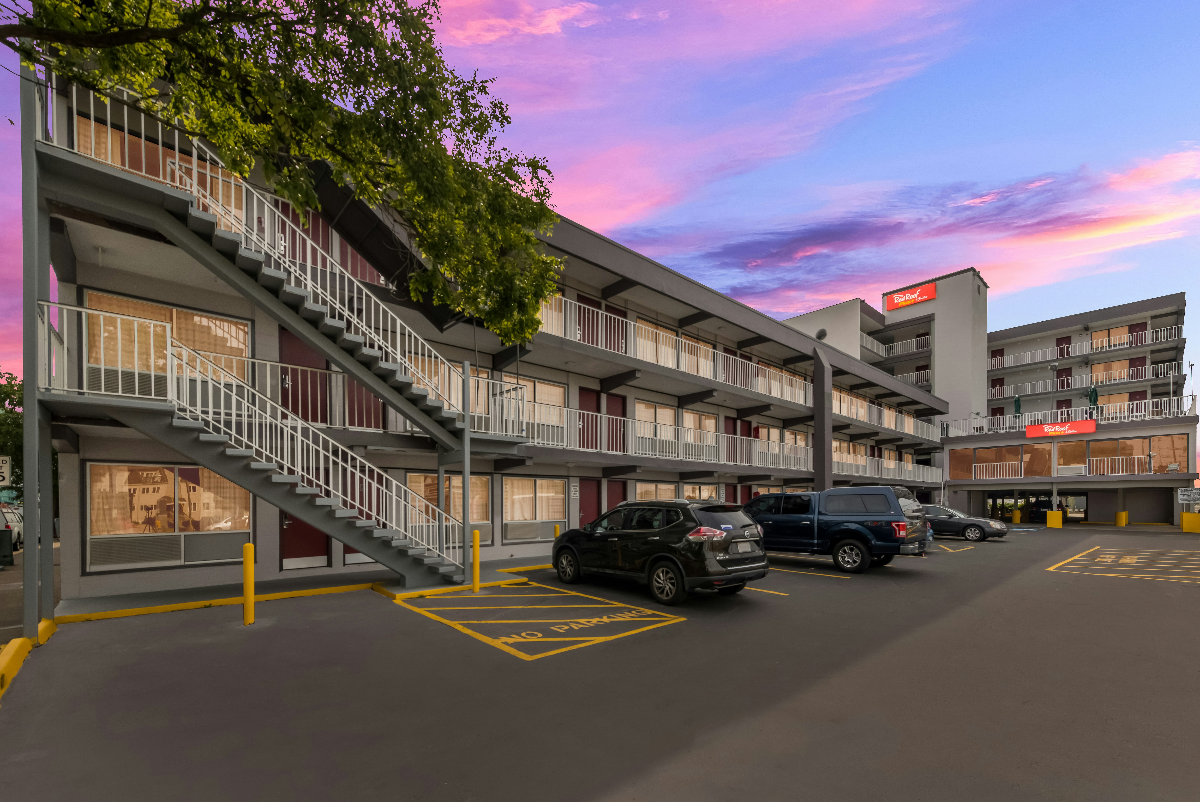 Red Roof PLUS+ & Suites Virginia Beach - Seaside 42/45