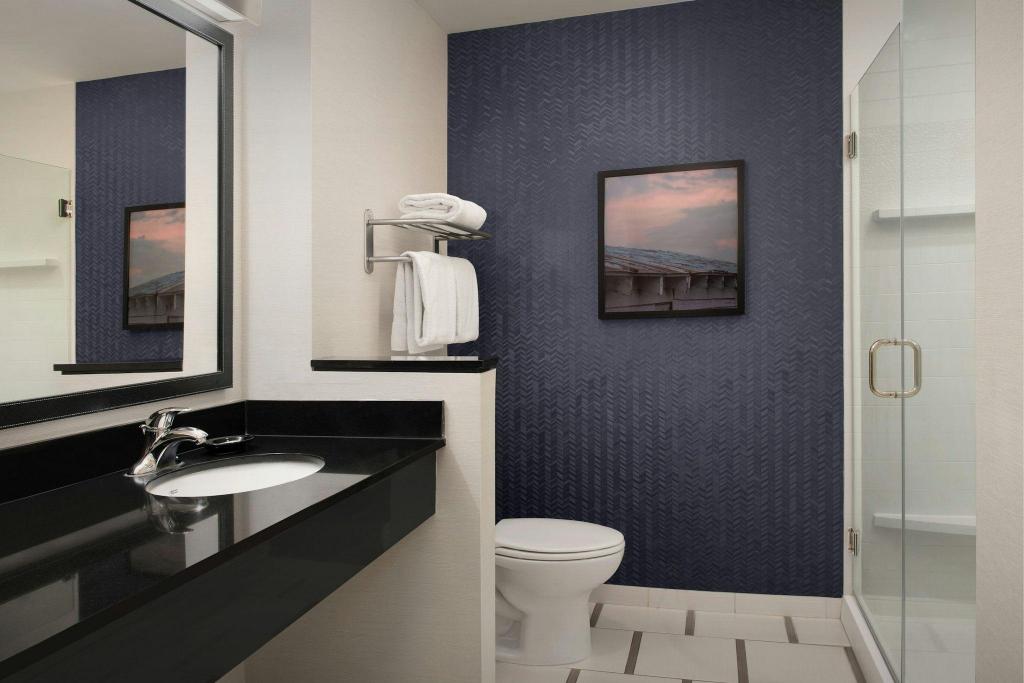 غرفة بسريرين مزدوجين وسرير كينج لذوي الإعاقة، Fairfield Inn & Suites The Dalles 4/4