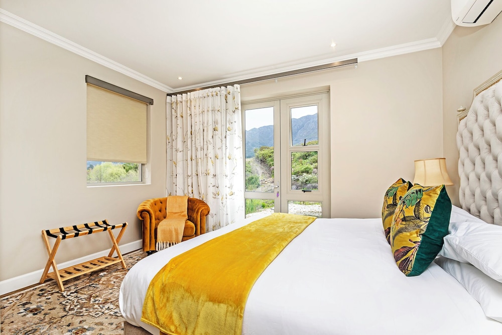 Family, Villa, Queen and Twin Beds, Partial Lake View