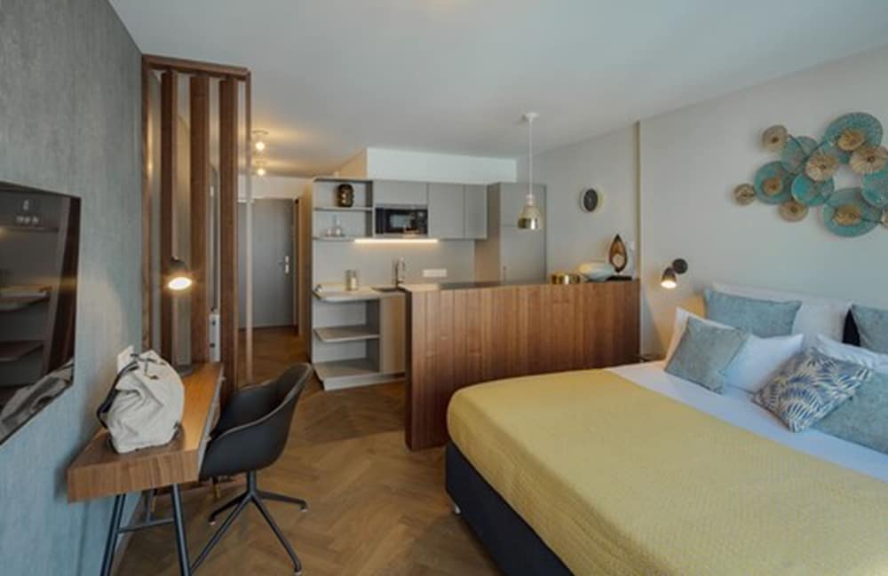 Dd Suites Serviced Apartments 3/35