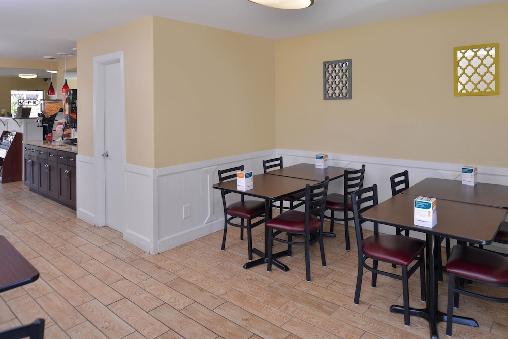 Econo Lodge Kennewick Tri-Cities 22/27