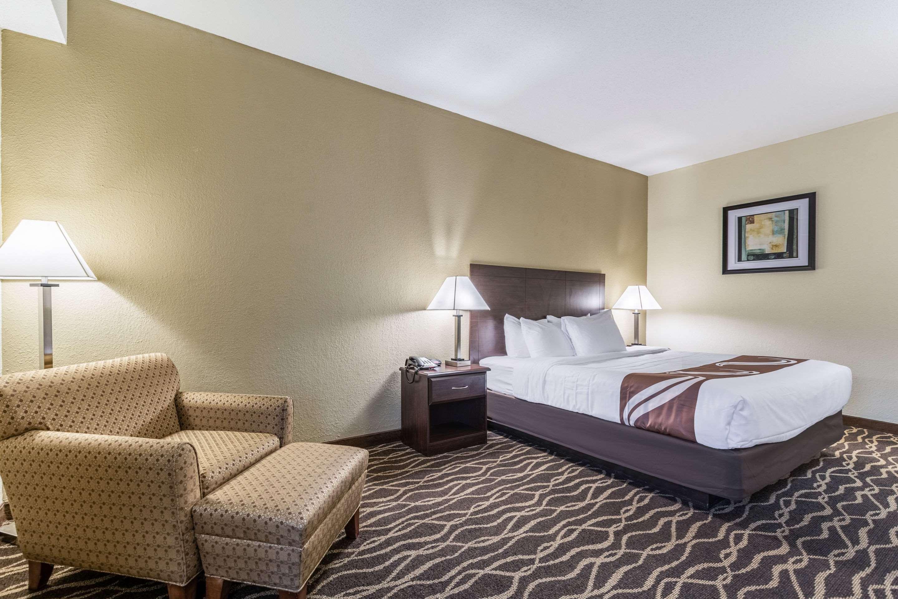 ROOM, KING BED