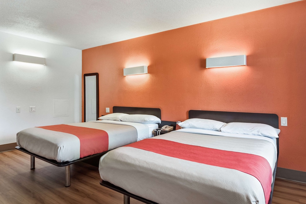 Motel6 Youngstown, OH 17/31